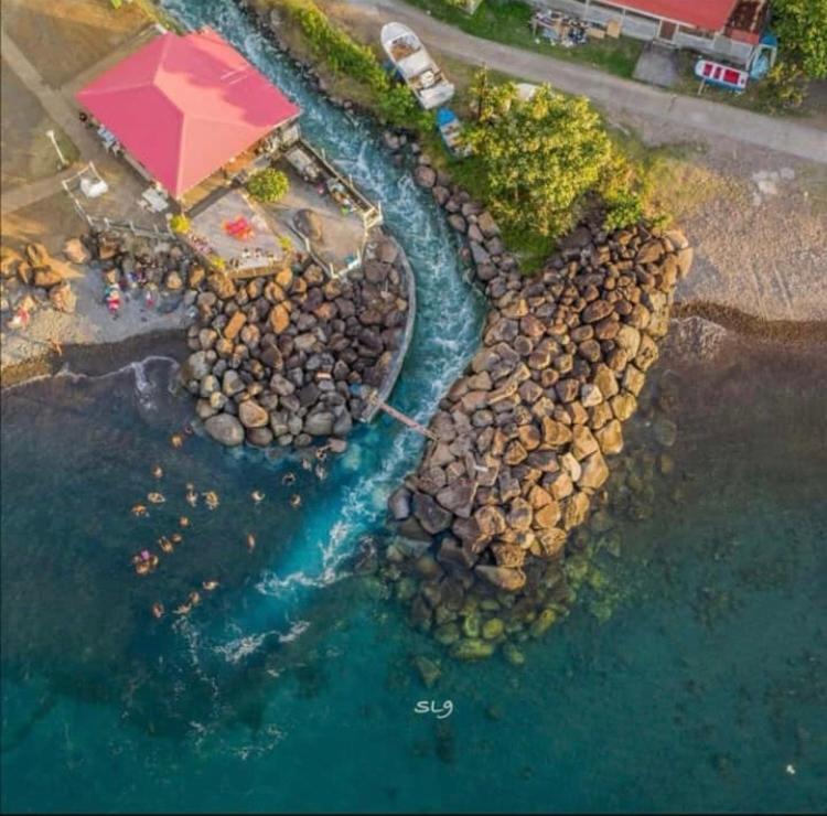 Paradis Au Soleil, Vue Panoramique Sur Mer Bouillante Luaran gambar